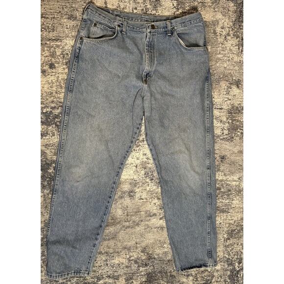 Wrangler Jeans Mens 36x32 Relaxed Fit Light Wash Denim 97660ORS USA Made - Picture 3 of 7